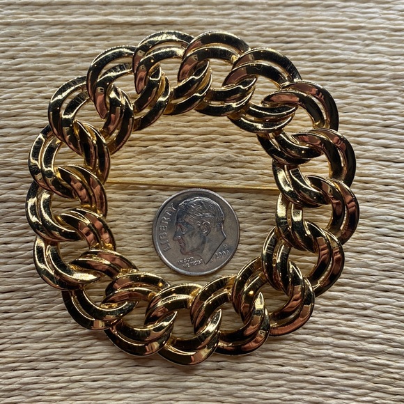 Signed Monet large double link chain style brooch pin - Picture 4 of 5